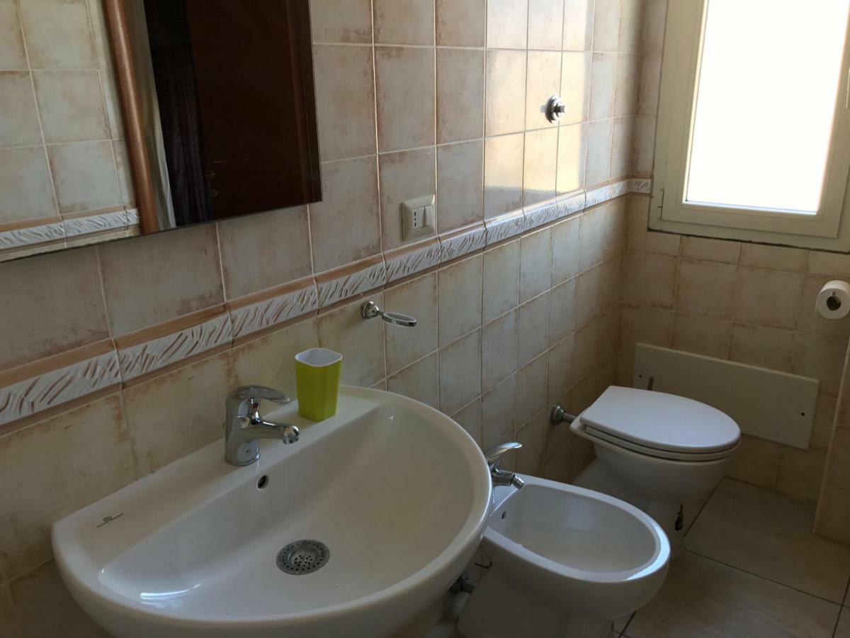 B&B Cagliari Ariosto กาญารี ภายนอก รูปภาพ