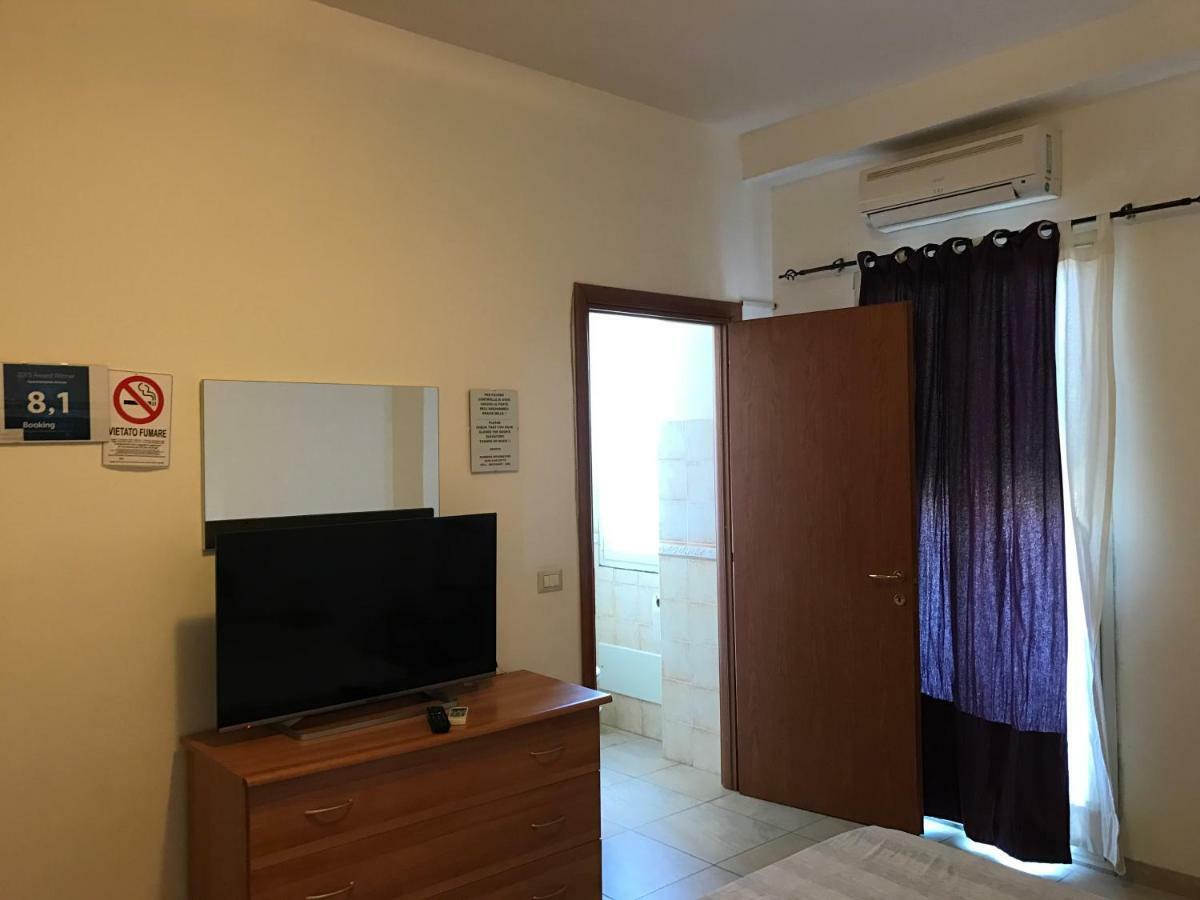 B&B Cagliari Ariosto กาญารี ภายนอก รูปภาพ